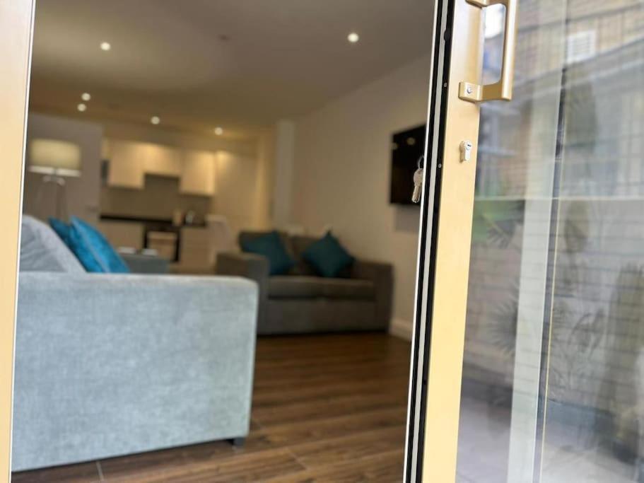 Spacious, Bright & Modern 1 & 2 Bed Apartments At Sligo House - Central Watford Watford  Exterior foto